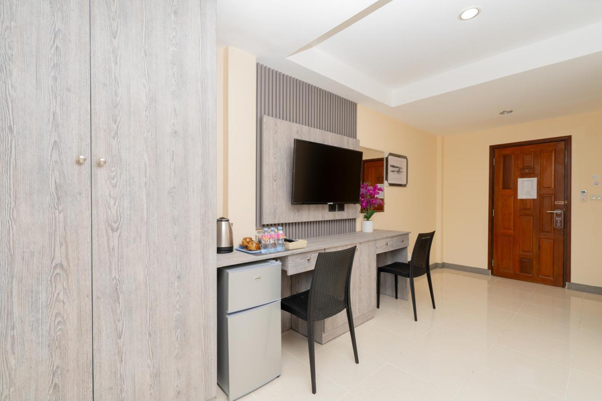 فندق سكوير وان Patong المظهر الخارجي الصورة